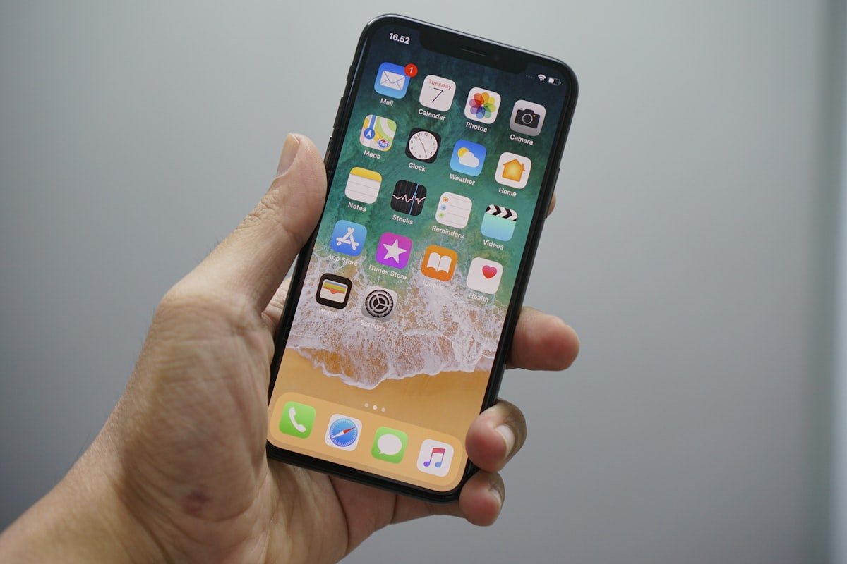 Apple iPhone 18 Pro Max: Design Leaks, Under-Display Face ID, 2nm Chip, Camera Specs & Expected Launch